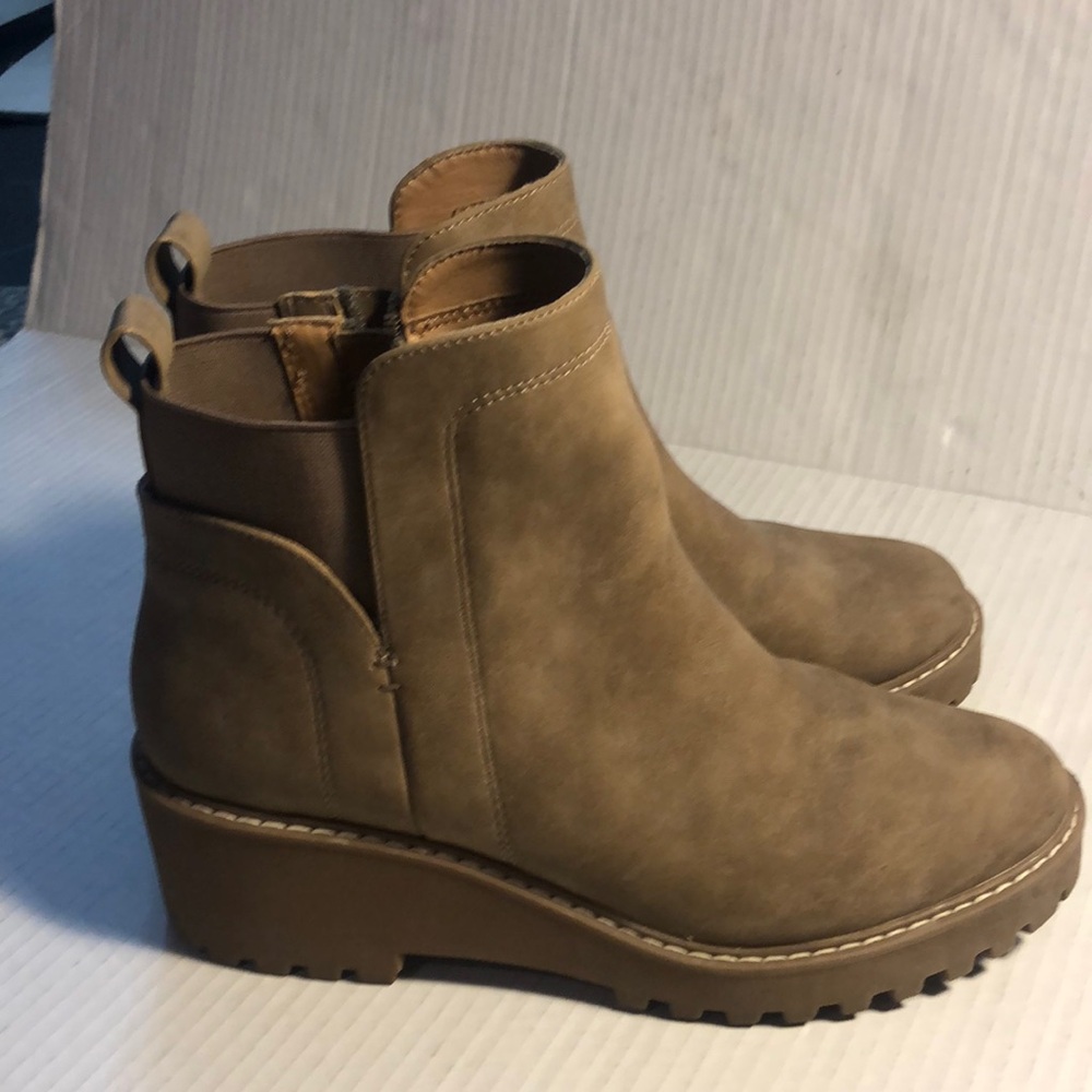 DV by Dolce Vita Lug Sole Reese Boot Like New Size 9